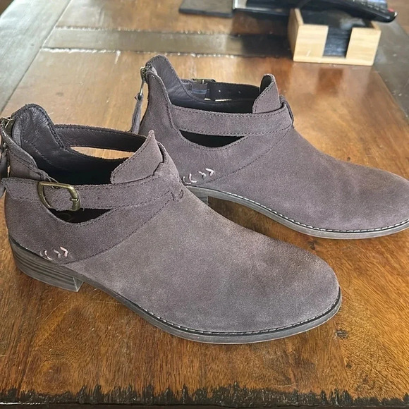 Skechers Suede chocolate brown boots. Size 9 - Picture 1 of 7